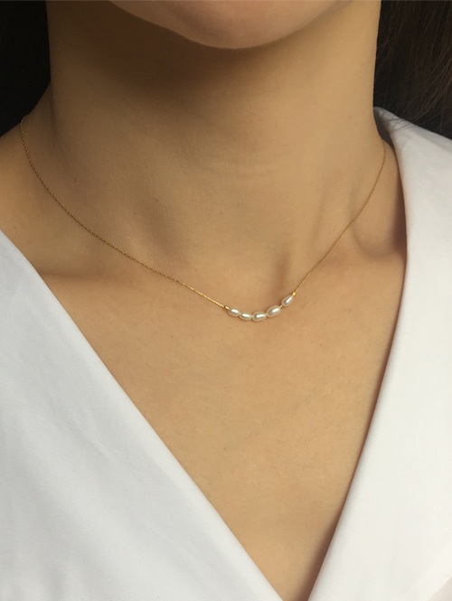 front pearl necklace gold